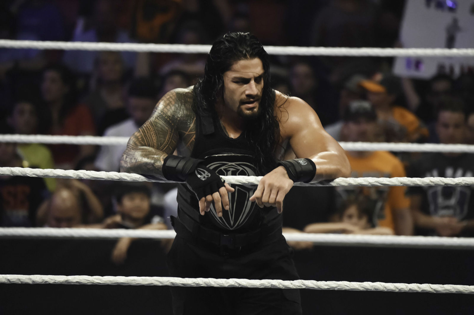 gallery-1466537776-reigns1